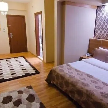 Roof Garden ホテル 3*